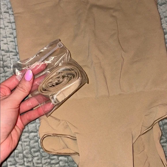 SKIMS CLAY core control brief Medium - Picture 6 of 8